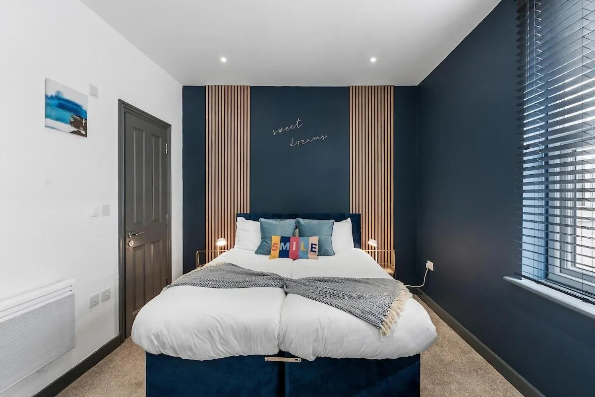 3 Bedroom Apartment By Primal Estates Short Lets Brighton